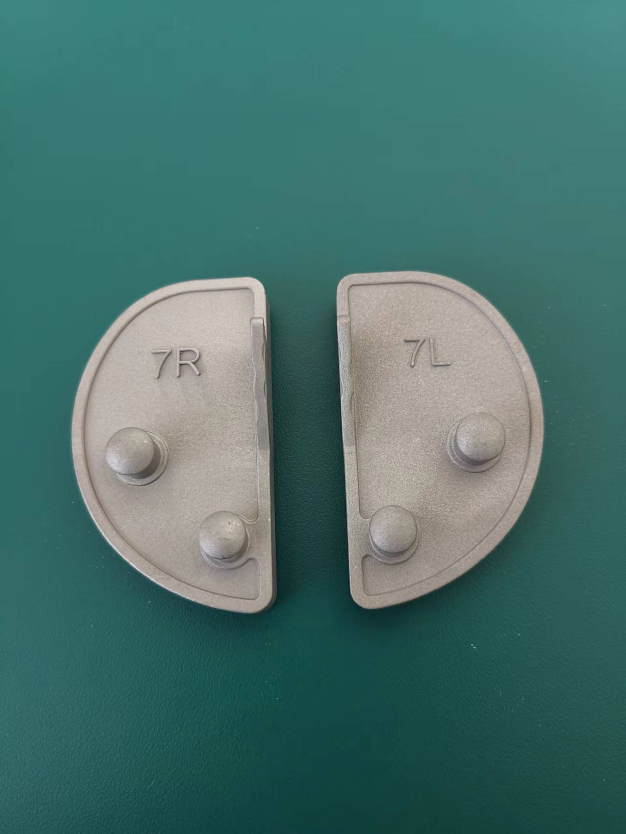 Artificial joint blanks unicondylar tibial plateau casting